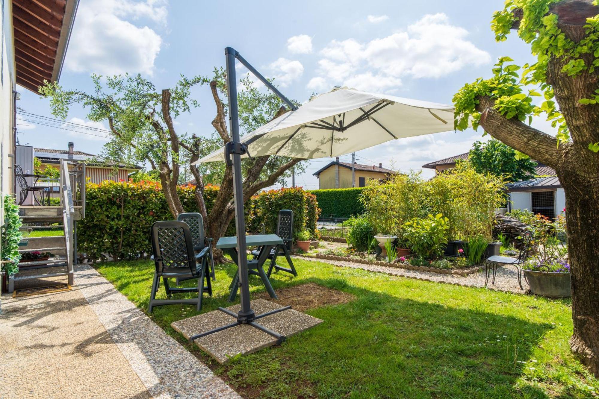 Le Rose Apartment Venegono Superiore Ngoại thất bức ảnh